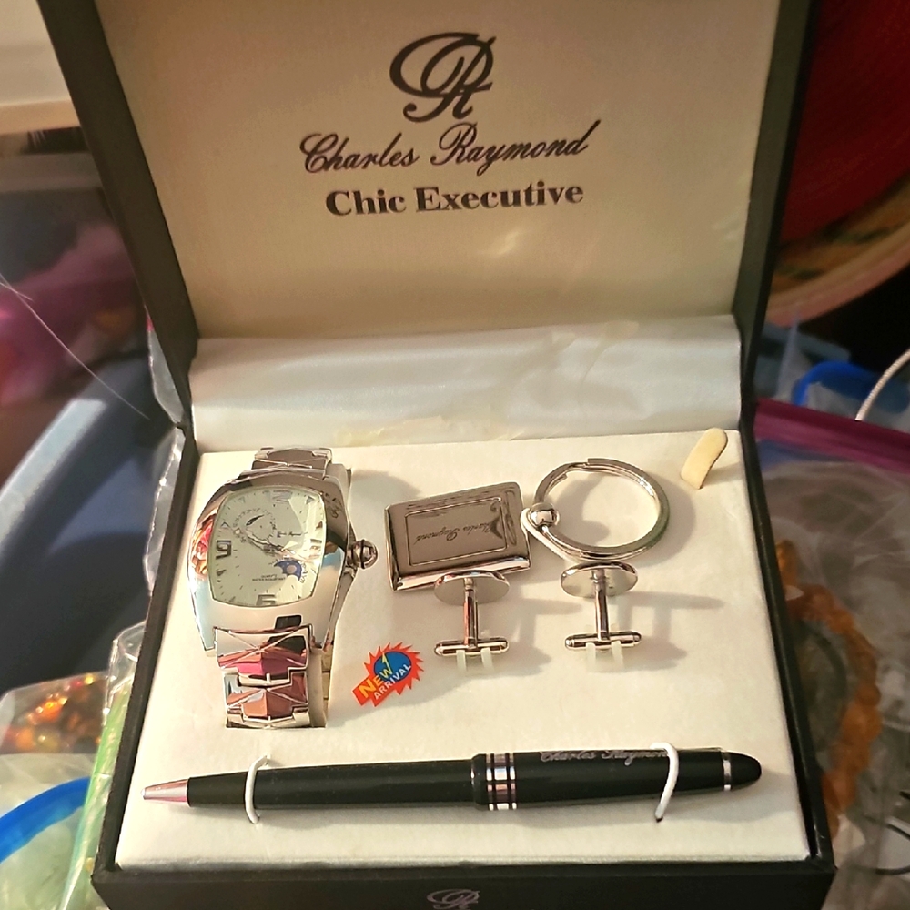 Charles Raymond Chic Executive Silver Watch and Accessories Set